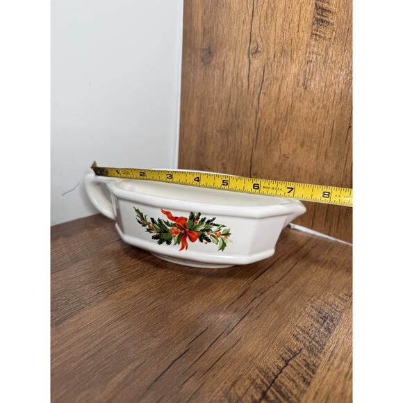 Pfaltzgraff Christmas Heritage Gravy Boat, White Stoneware Ribbons And Holly - Picture 3 of 4